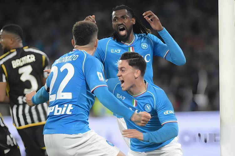 意甲争冠天王山！那不勒斯主场死磕国际米兰，榜首之争谁能领跑？